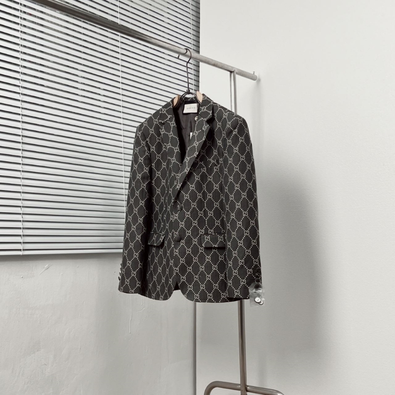 G*u*i coats